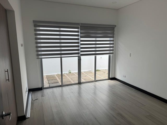 Rio Oro, Santa Ana - Casa Moderna de Una Planta - 215 m2 — photo 9 of 18