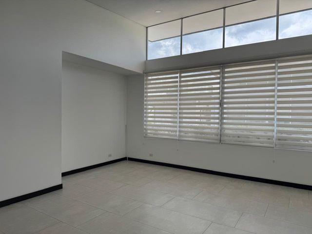 Rio Oro, Santa Ana - Casa Moderna de Una Planta - 215 m2 — photo 4 of 18