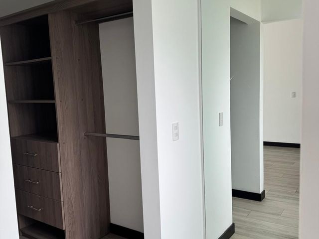 Rio Oro, Santa Ana - Casa Moderna de Una Planta - 215 m2 — photo 10 of 18