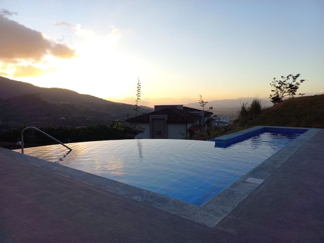 Exclusividad y Vistas Panorámicas en Alto Las Palomas | 175 m² de Puro Lujo — photo 1 of 17