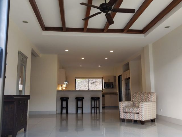 Exclusividad y Vistas Panorámicas en Alto Las Palomas | 175 m² de Puro Lujo — photo 3 of 17
