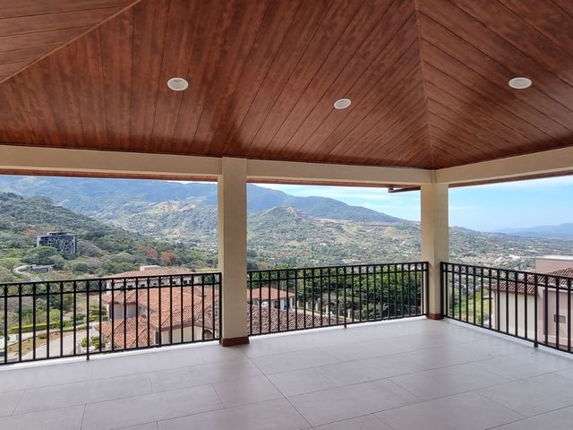 Exclusividad y Vistas Panorámicas en Alto Las Palomas | 175 m² de Puro Lujo — photo 16 of 17