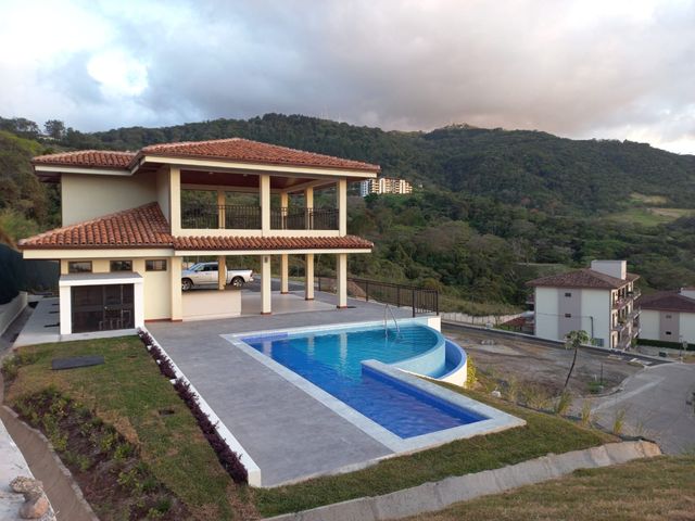 Exclusividad y Vistas Panorámicas en Alto Las Palomas | 175 m² de Puro Lujo — photo 13 of 17