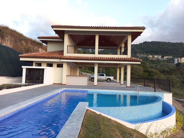 Exclusividad y Vistas Panorámicas en Alto Las Palomas | 175 m² de Puro Lujo — photo 14 of 17