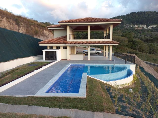 Exclusividad y Vistas Panorámicas en Alto Las Palomas | 175 m² de Puro Lujo — photo 15 of 17