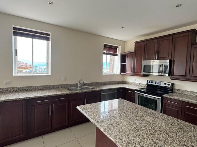 San Rafael de Escazú | 3 Hab / 2.5 Baños / 170 m2 — photo 1 of 20