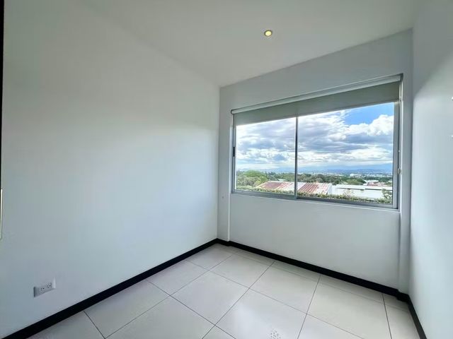 Moderno y Amplio Apartamento en Santa Ana – 188 m² de Lujo y Comodidad — photo 15 of 18