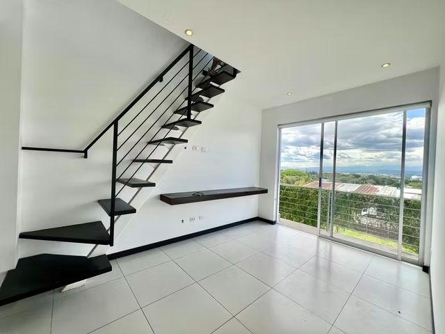 Moderno y Amplio Apartamento en Santa Ana – 188 m² de Lujo y Comodidad — photo 17 of 18