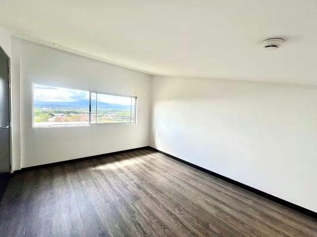 Moderno y Amplio Apartamento en Santa Ana – 188 m² de Lujo y Comodidad — photo 13 of 18