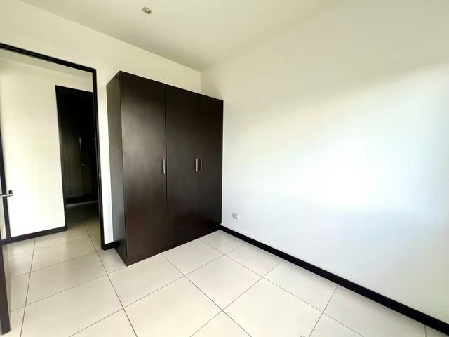 Moderno y Amplio Apartamento en Santa Ana – 188 m² de Lujo y Comodidad — photo 10 of 18