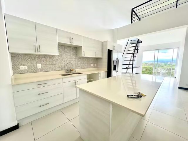 Moderno y Amplio Apartamento en Santa Ana – 188 m² de Lujo y Comodidad — photo 5 of 18