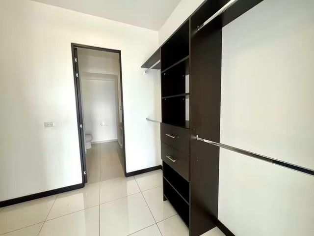 Moderno y Amplio Apartamento en Santa Ana – 188 m² de Lujo y Comodidad — photo 8 of 18