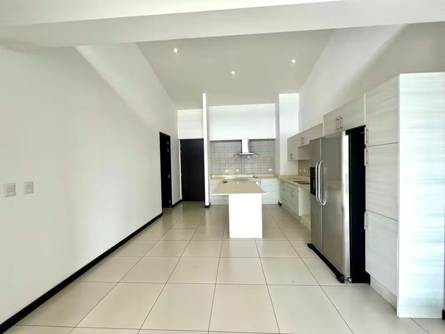 Moderno y Amplio Apartamento en Santa Ana – 188 m² de Lujo y Comodidad — photo 6 of 18