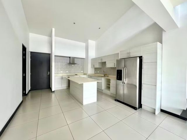 Moderno y Amplio Apartamento en Santa Ana – 188 m² de Lujo y Comodidad — photo 9 of 18
