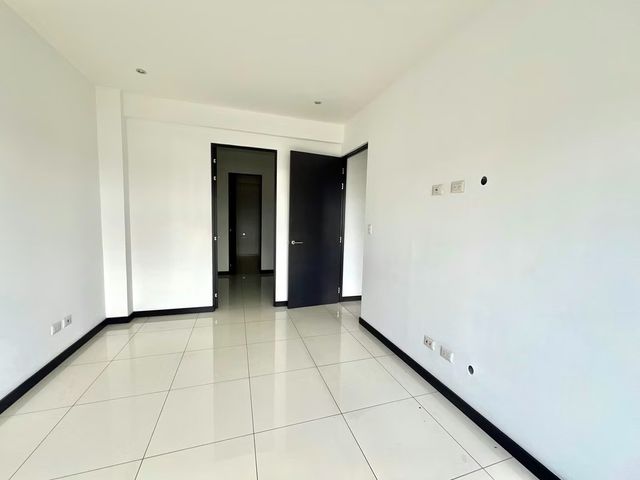 Moderno y Amplio Apartamento en Santa Ana – 188 m² de Lujo y Comodidad — photo 14 of 18