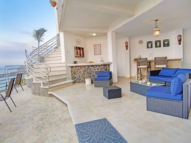Casa de Playa de 3 Niveles con Piscina Privada — photo 20 of 20
