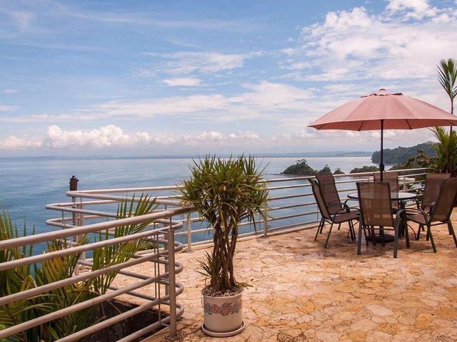 Casa de Playa de 3 Niveles con Piscina Privada — photo 8 of 20