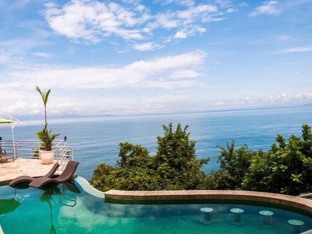 Casa de Playa de 3 Niveles con Piscina Privada — photo 17 of 20