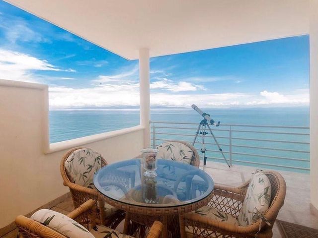 Casa de Playa de 3 Niveles con Piscina Privada — photo 15 of 20