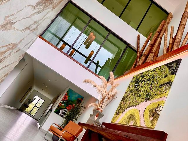 Lujo y Amplitud: Penthouse de 380 m² en el Corazón de Escazú — photo 5 of 12