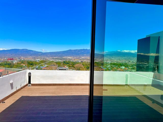 Lujo y Amplitud: Penthouse de 380 m² en el Corazón de Escazú — photo 9 of 12
