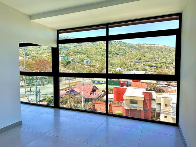 Lujo y Amplitud: Penthouse de 380 m² en el Corazón de Escazú — photo 10 of 12