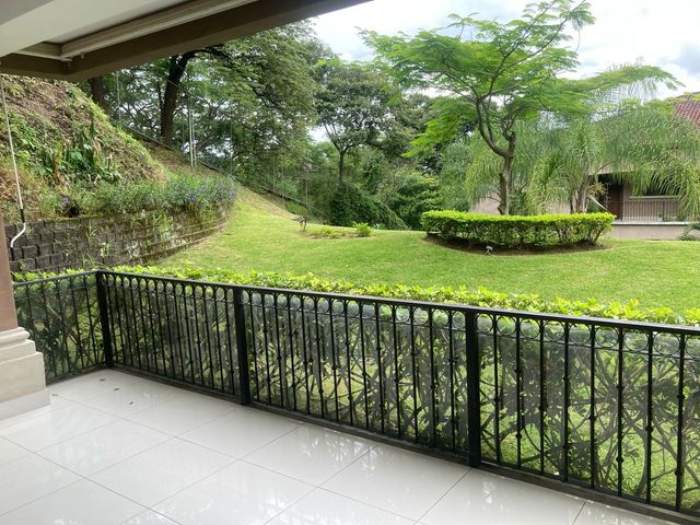 Exclusivo de 4 Hab + Servicio | Terraza de 36 m2 | Cerca de Hospital Metropolitano — photo 9 of 14