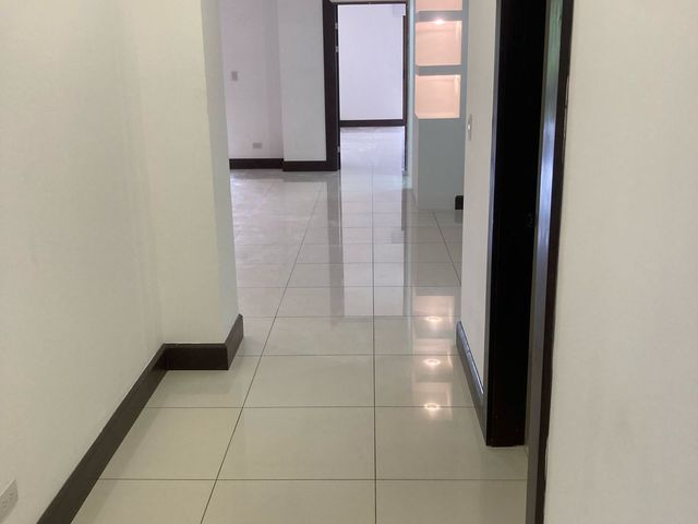 Exclusivo de 4 Hab + Servicio | Terraza de 36 m2 | Cerca de Hospital Metropolitano — photo 8 of 14