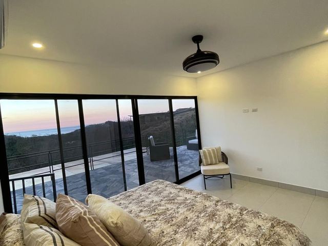 Residencia Contemporánea de Lujo 6BR/6BA en Mar Vista — photo 10 of 18