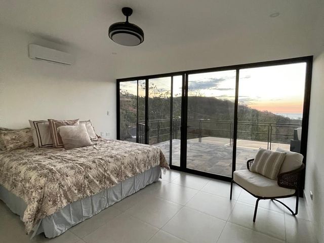 Residencia Contemporánea de Lujo 6BR/6BA en Mar Vista — photo 9 of 18