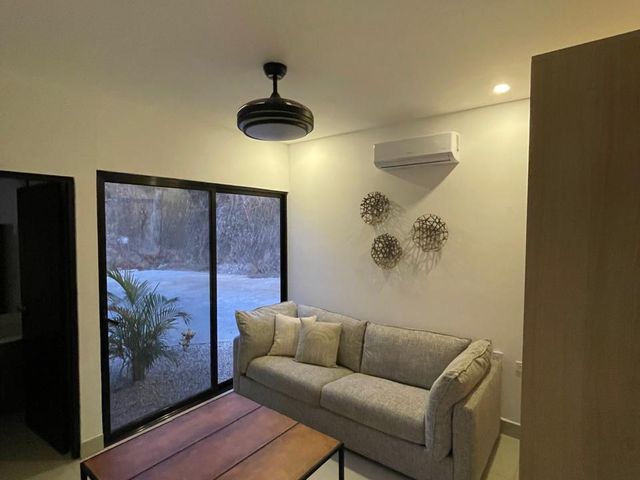 Residencia Contemporánea de Lujo 6BR/6BA en Mar Vista — photo 15 of 18