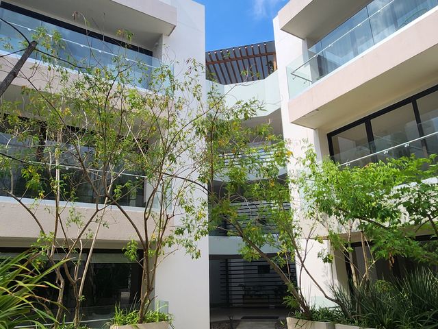 Moderno Apartamento de 2 Hab / 2 Ba – Ubicación Premium en Santa Ana — photo 1 of 17