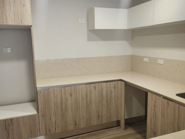 Moderno Apartamento de 2 Hab / 2 Ba – Ubicación Premium en Santa Ana — photo 14 of 17