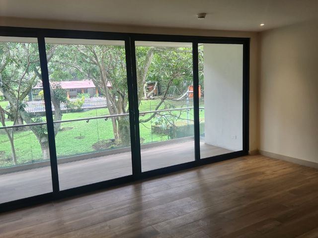 Moderno Apartamento de 2 Hab / 2 Ba – Ubicación Premium en Santa Ana — photo 10 of 17