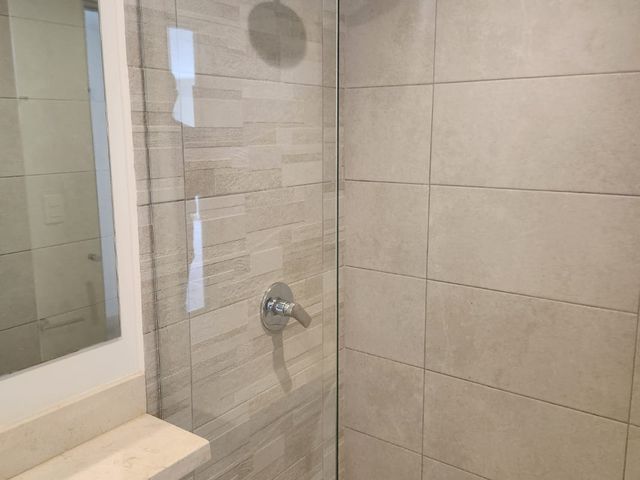 Moderno Apartamento de 2 Hab / 2 Ba – Ubicación Premium en Santa Ana — photo 17 of 17