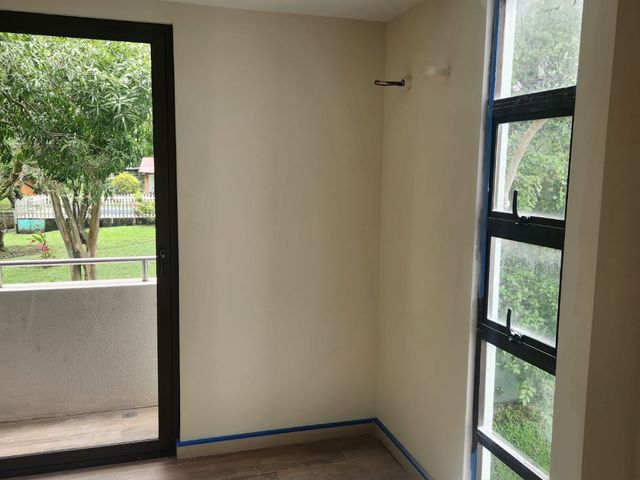 Moderno Apartamento de 2 Hab / 2 Ba – Ubicación Premium en Santa Ana — photo 11 of 17