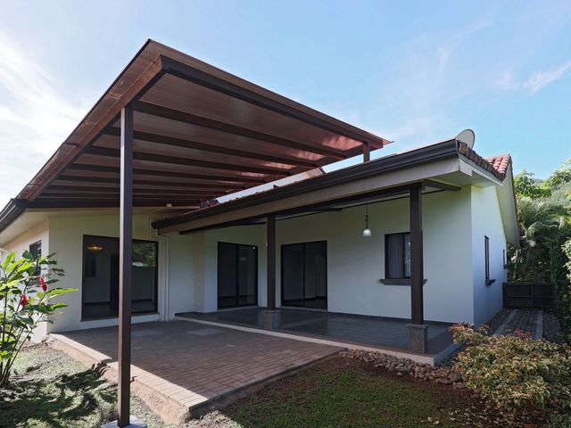 Casa de Lujo en Piedades de Santa Ana: 5 Hab + Amplio Jardín — photo 20 of 20