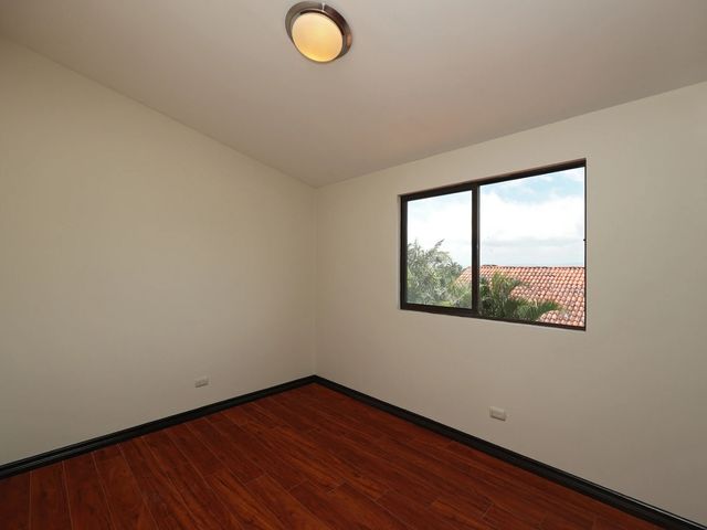 Casa de Lujo en Piedades de Santa Ana: 5 Hab + Amplio Jardín — photo 2 of 20
