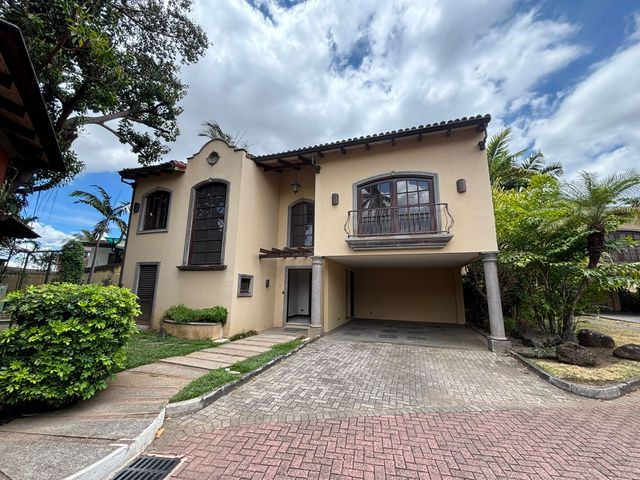 Residencia Colonial de 354 m² – San Rafael de Escazú — photo 1 of 20