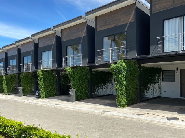 Moderna Casa de 2 Niveles en Alquiler | La Guácima de Alajuela — photo 1 of 5