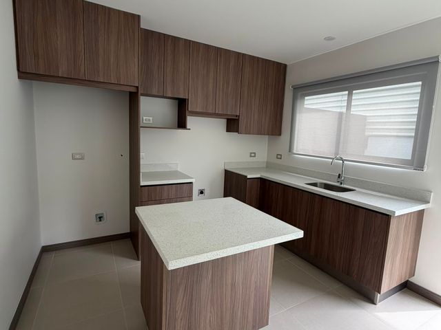 Moderna Casa de 2 Niveles en Alquiler | La Guácima de Alajuela — photo 3 of 5