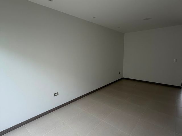 Moderna Casa de 2 Niveles en Alquiler | La Guácima de Alajuela — photo 2 of 5