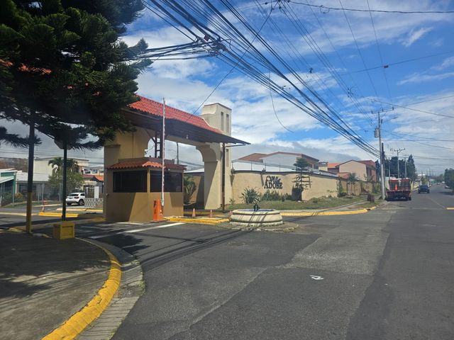 Venta de casa en Residencial Villa Adobe, Santo Domingo, Heredia — photo 16 of 21