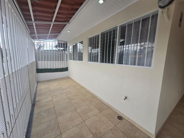 VENTA DE CASA INDEPENDIENTE DE DOS PLANTAS EN TIBÁS CENTRO — photo 13 of 19