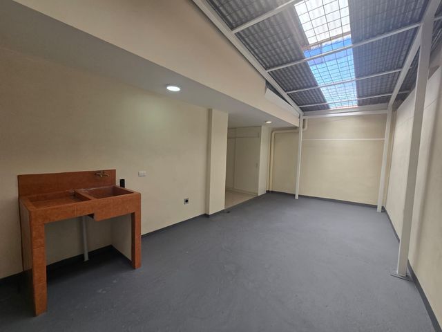 VENTA DE CASA INDEPENDIENTE DE DOS PLANTAS EN TIBÁS CENTRO — photo 18 of 19
