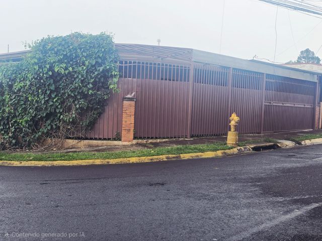VENTA DE CASA EN LA TRINIDAD, ALAJUELA — photo 1 of 6