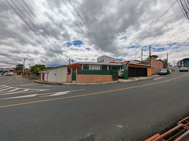 Venta de lote de 453 m2 para desarrollo de apartamentos en San Antonio de Coronado — foto 1 de 5