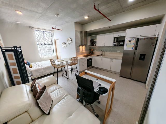 Venta de apartamento tipo estudio en piso 24 con parqueo en Torre URBN Escalante, San José — foto 1 de 5