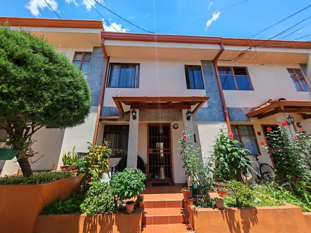 Venta de casa con cuatro habitaciones en Condominio en Barrio Cordoba, Zapote — foto 1 de 5
