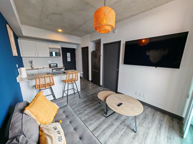 Alquiler de apartamento amoblado con parqueo y bodega, piso 22, Torre Scret Sabana — foto 1 de 5